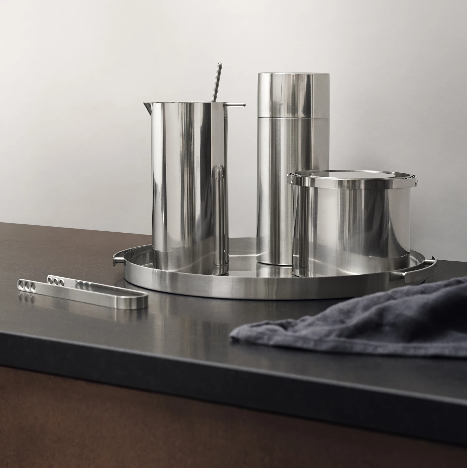Stelton AJ Cylinda-line Cocktail-Behälter 1 L 3 Stelton AJ Cylinda-line Cocktail-Behälter 1 L – Bild 3