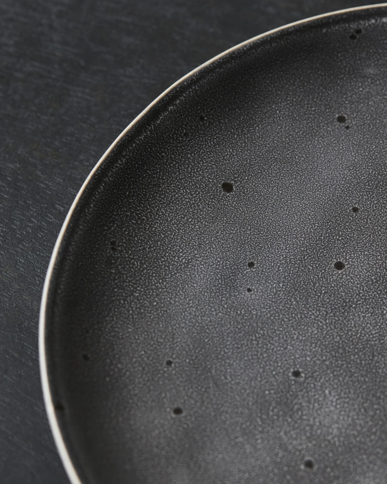 House Doctor Rustic Kleiner Teller Ø20cm 4 House Doctor Rustic Kleiner Teller Ø20cm – Bild 4